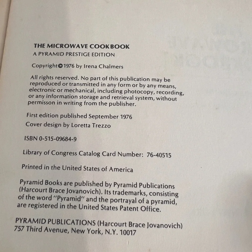 Vintage 1976 The Microwave Cookbook Irena Chalmers‎ First Edition Retro Recipes